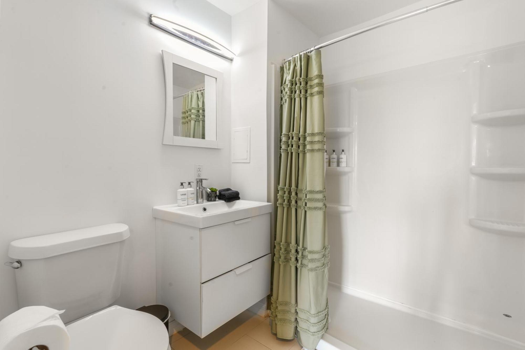 Cobalt Coast Resort West Bay Extérieur photo