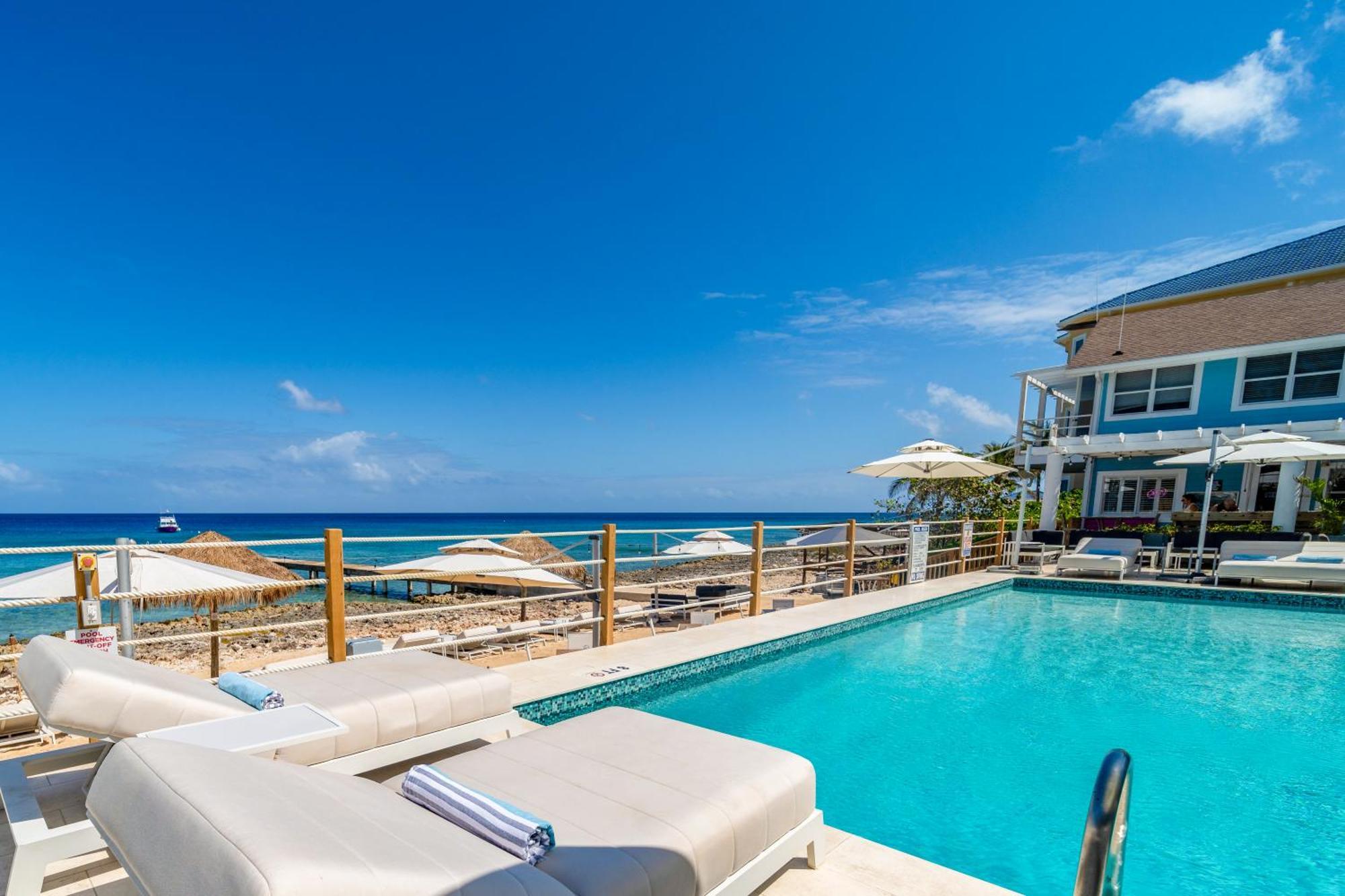 Cobalt Coast Resort West Bay Extérieur photo