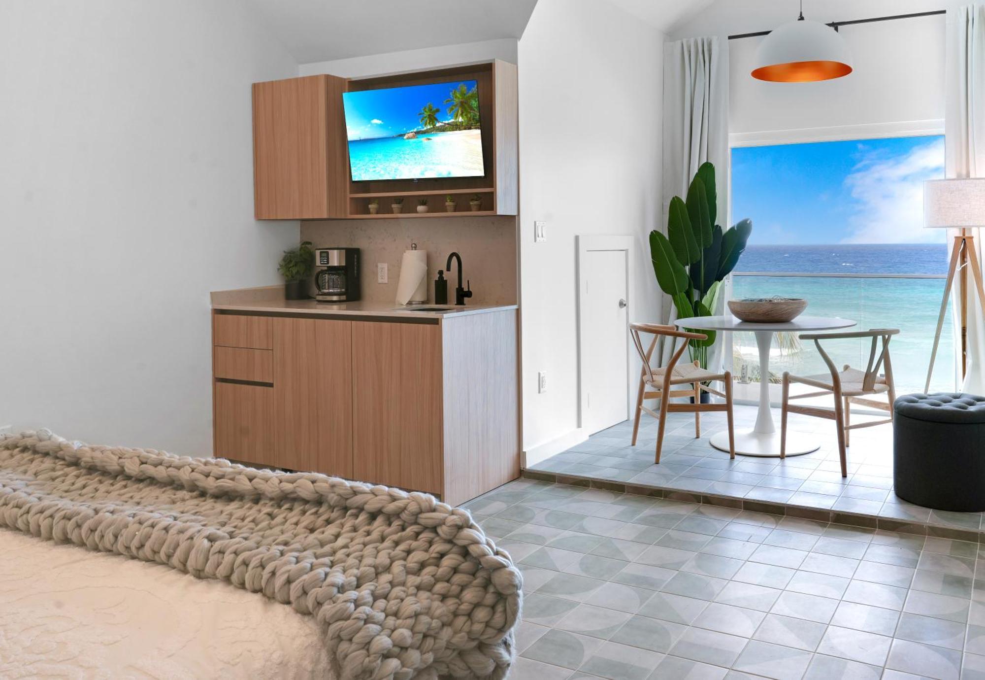 Cobalt Coast Resort West Bay Extérieur photo