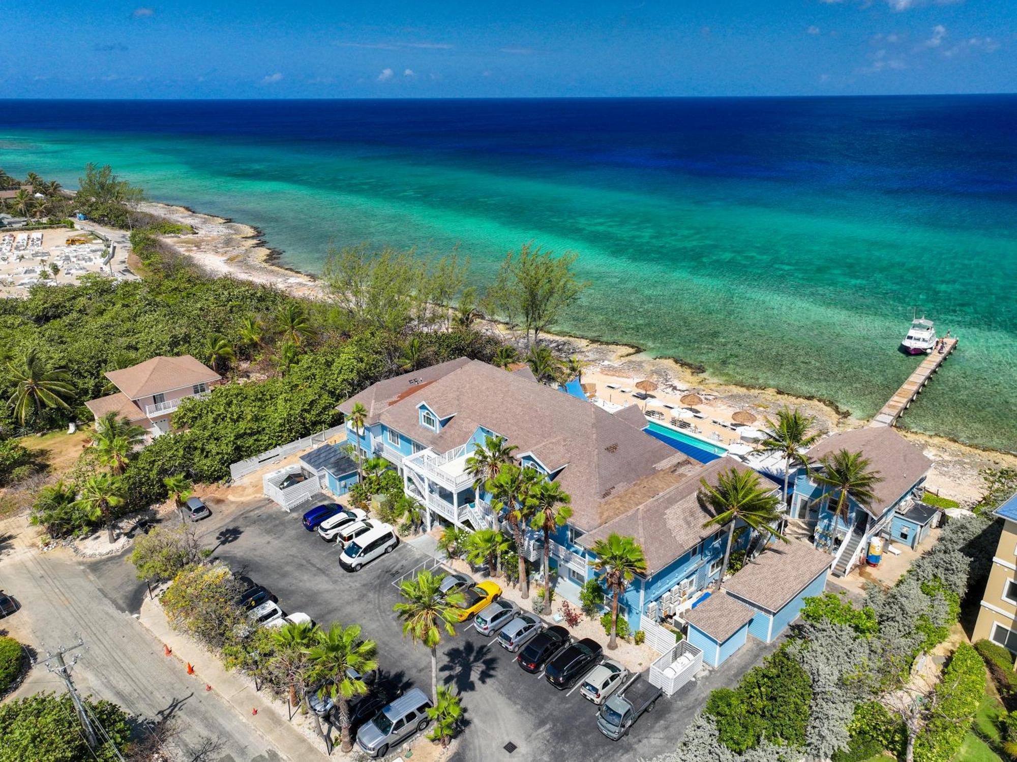 Cobalt Coast Resort West Bay Extérieur photo