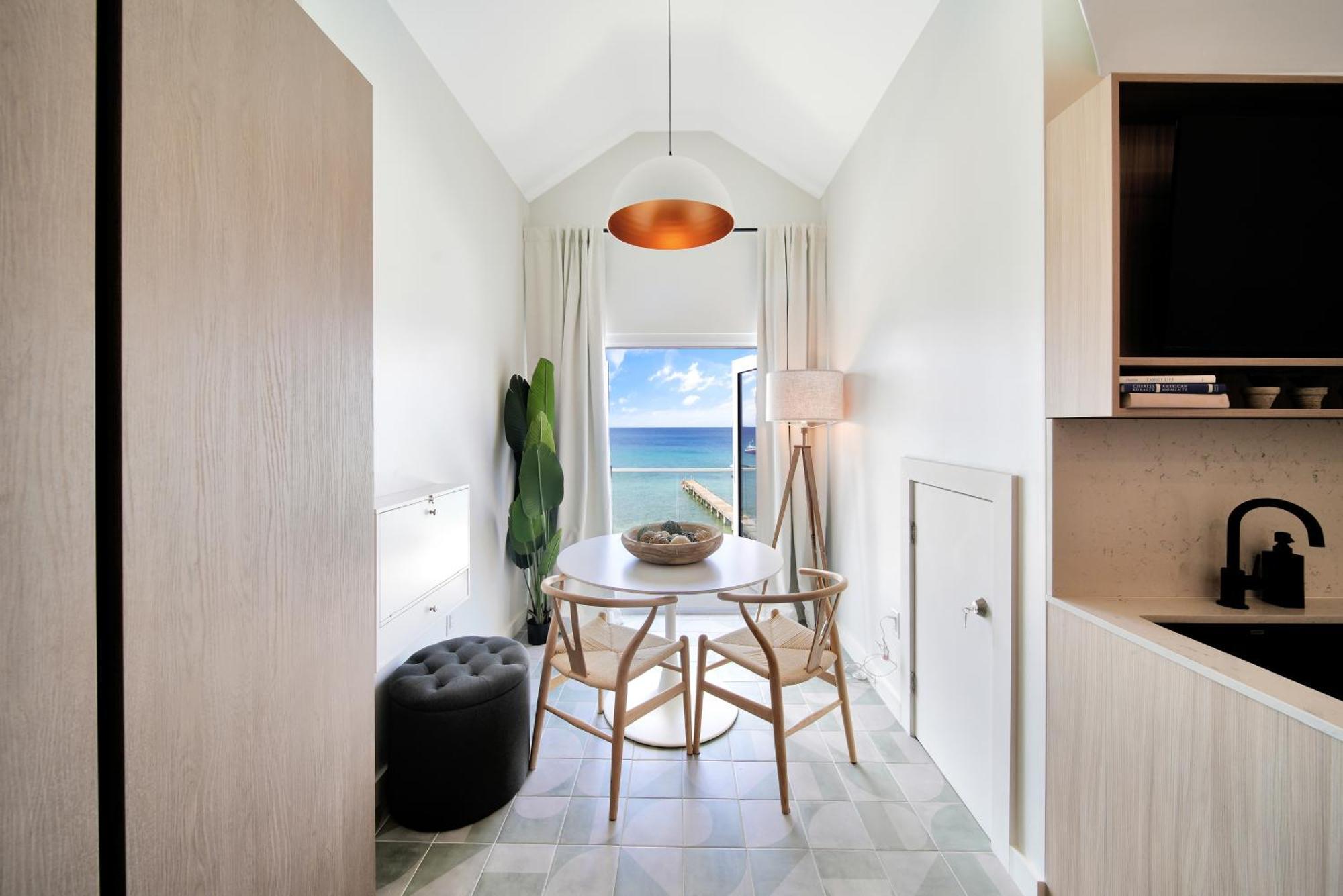 Cobalt Coast Resort West Bay Extérieur photo