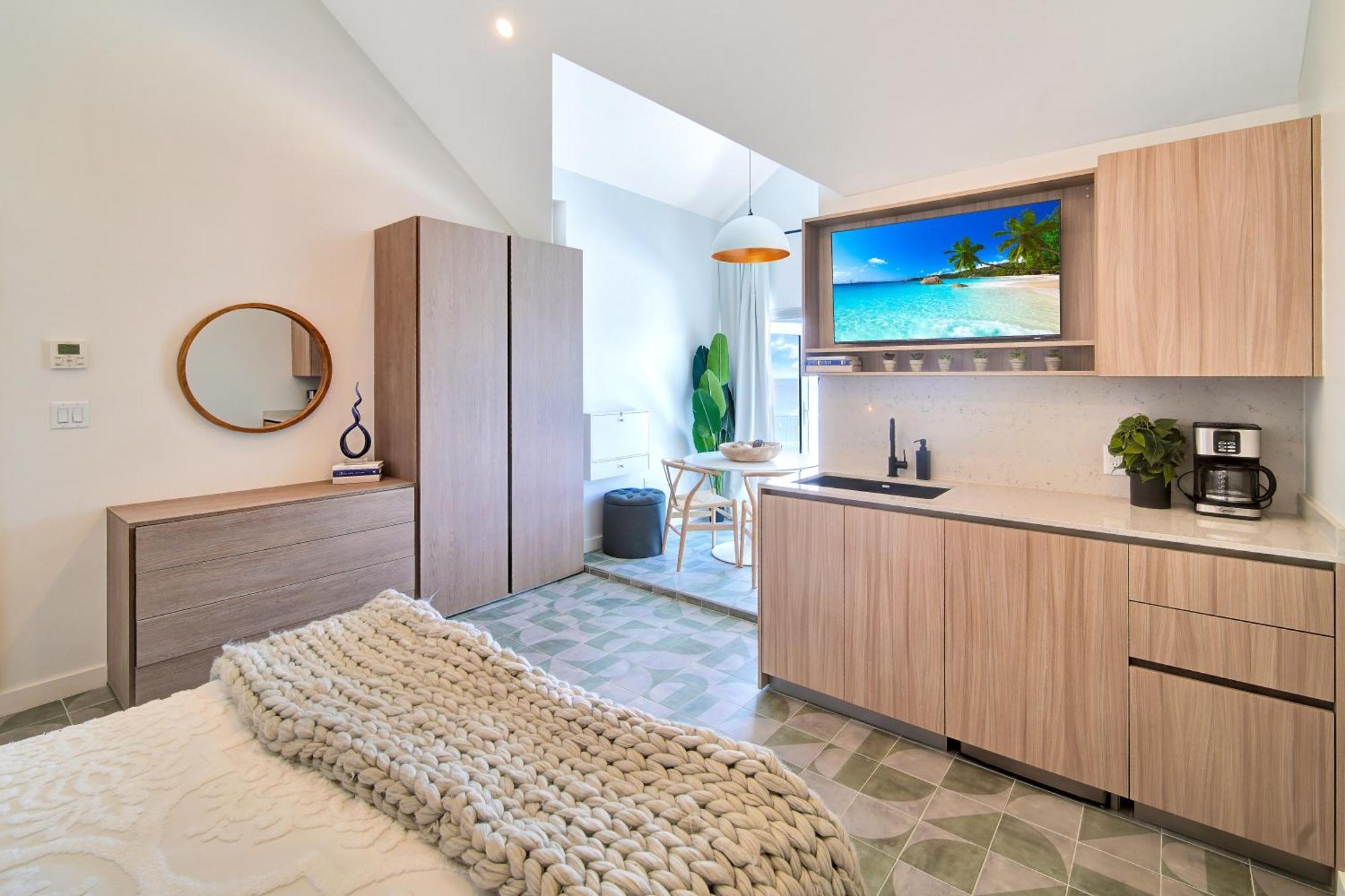 Cobalt Coast Resort West Bay Extérieur photo